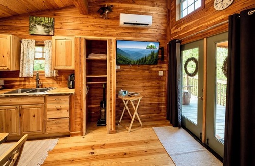Walland Cabin | Treehouse by the Creek: Cozy Treetop Nest with a Hot Tub