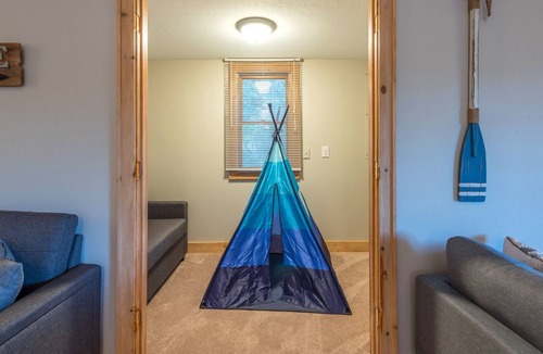 Brevard House | Treetop Lakehouse with Mountain Views Canoe Kayaks Fireplaces Bunk Room