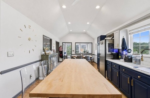 Harriman House | Tremendous 4-bedroom house with Boat Dock, Pool and Hot Tub in charming Harriman