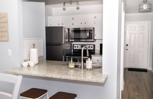 Athens Condo | TRENDY 2 BR CONDO ON S. MILLEDGE. CLEAN AND CLOSE TO EVERYTHING!/2