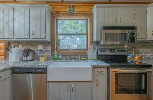 Martin Cabin | Trendy Lake Cabin - New Paddle Boards! Hot Tub, Fire Pit