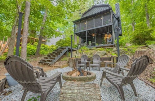 Martin Cabin | Trendy Lake Cabin - New Paddle Boards! Hot Tub, Fire Pit
