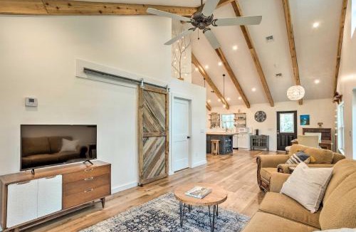 Palm City House | Trendy Palm City Cottage w/Porch on 5 Acres!