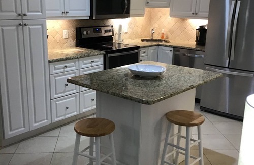 Fort Pierce Condo | Tropical Decor Condo, Golf, Tennis, New Rec Center and minutes to private beach.