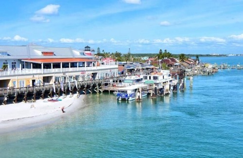 St. Pete Beach Resort | TROPICAL GROUP GETAWAY! 4 Gorgeous Units On The Beach w/ On Site Bar!
