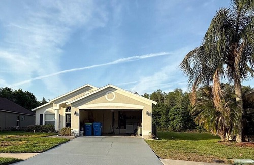 Meadow Pointe House | Tropical Lakeview Retreat- Free Live FIFA World Cup TV- Pool Table & Fire Pit