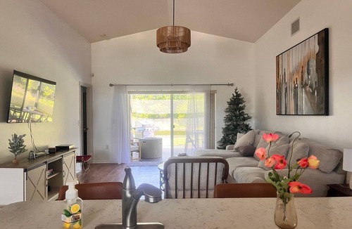 Meadow Pointe House | Tropical Lakeview Retreat- Free Live FIFA World Cup TV- Pool Table & Fire Pit