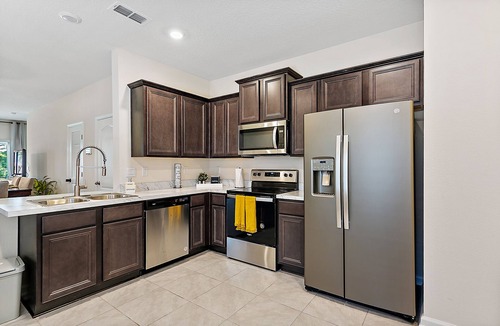 Baymeadows House | Tropical Oasis - 10 min from shopping, restaurants & downtown, 20 min Naval base