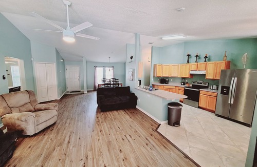 Sebastian Highlands House | ☆☀︎❀ Tropical Paradise! Heated Pool, Boat Parking, Near Beaches!