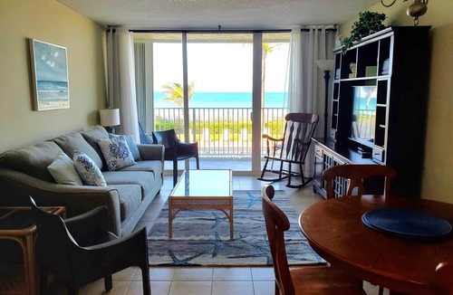 Hutchinson Island South Condo | Tropical Paradise Oceanfront Condo - Pool and Restaurant