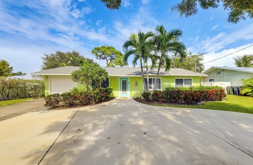 Stuart Cottage | Tropical Pool Oasis on 1/4 Acre by Downtown Stuart