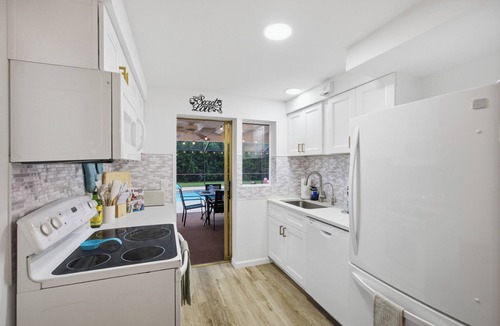 Temple Terrace House | Tropical Pool Retreat Near USF/Casino/Busch Garden/Fairgrounds/Downtown