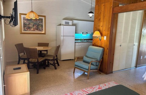 DeLand Hotel | Tropical Resort & Marina on Lake Beresford