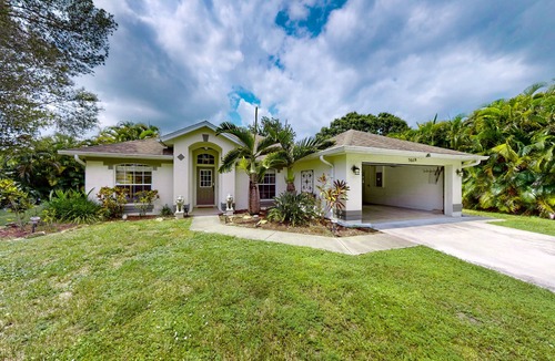 Lakewood Park House | Tropical, secluded oasis with private pool, spa & entertainment lanai