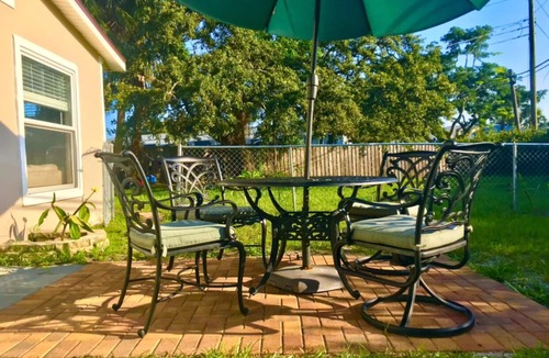 Tropic House | Tropical Suite with Garden near Beaches & Nature in Melbourne