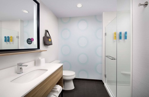 North Charleston Hotel | Tru by Hilton Charleston Ashley Phosphate