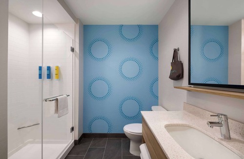 Executive Park Hotel | Tru By Hilton Charlotte Tyvola I-77