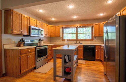 Whittier House | Tuckasegee Chateau - Private River Access with Rafting and Tubing!