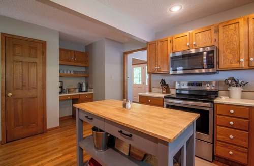 Whittier House | Tuckasegee Chateau - Private River Access with Rafting and Tubing!