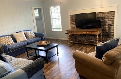 Burton House | Tucked Away Newly Renovated 4 Bedroom 2 Bath Sleeps 12