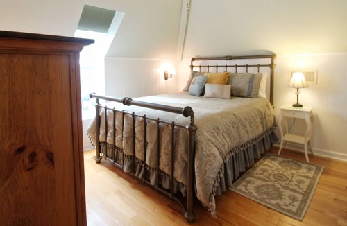 Summerville Bed & Breakfast | Tudor Oaks Inn