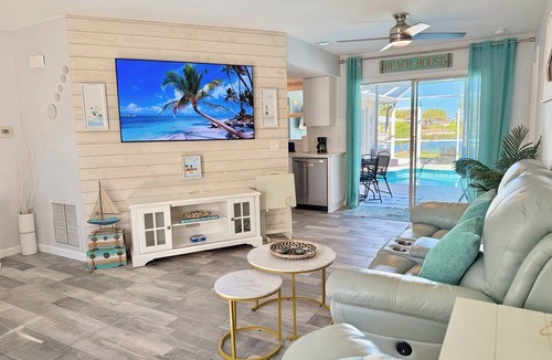 Venice Gardens House | "Turquoise Paradise" Waterfront Home in Central Venice - Heated Pool