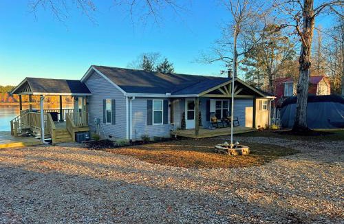 Prosperity House | Turtle Town Bungalow on Lake Murray - RV Parking Available