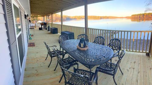 Prosperity House | Turtle Town Bungalow on Lake Murray - RV Parking Available
