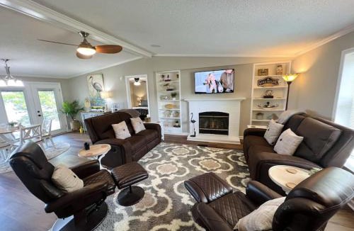 Prosperity House | Turtle Town Bungalow on Lake Murray - RV Parking Available