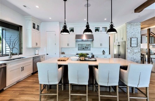 Turtlehead House | Turtlehead 520: Luxurious 6BR retreat in scenic Salem, SC, perfect for family getaways.