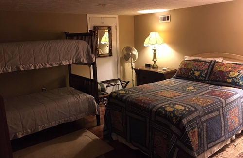 Jefferson House | TUSCAN FARMHOUSE ON RURAL SHEEP FARM (Sleeps 8)