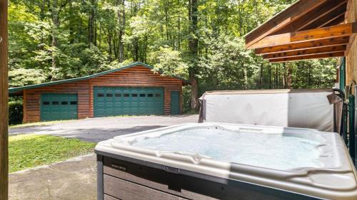 Brevard House | Twin Creeks Lodge by AvantStay