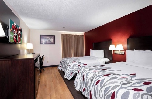 Knoxville Hotel | Two Affordable Rooms for Family-Friendly Fun in Knoxville Adventure Spots