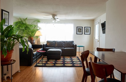 Viroqua Apartment | Two Bedroom airy modern apartment - Green Door