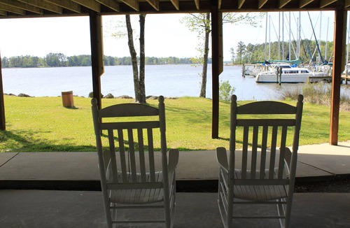 Craven County Cottage | Two-bedroom/one bath cottage with dock