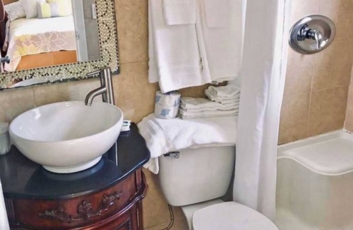 Pompano Beach Hotel | Two double bed studio with kitchen, partial ocean view