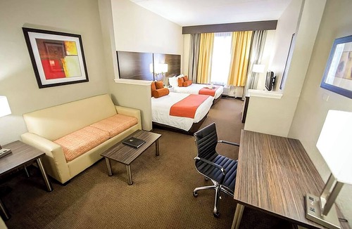 Orlando Hotel | Two Relaxing Beds w/Outdoor Pool Access, Free Parking, & Pet-Friendly Units