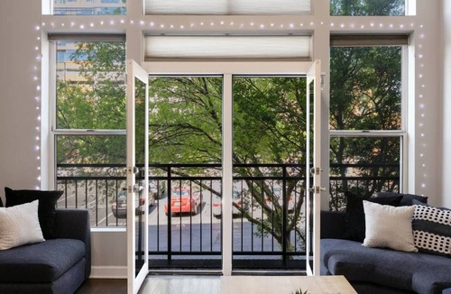Downtown Apartment | Two Story Condo in Downtown Raleigh | Free Parking
