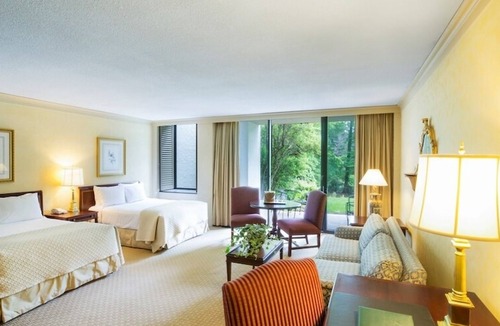 Williamsburg Hotel | Two Tranquil Double Queen Units | Nature Views & Comfort w/Pool & Spa Access
