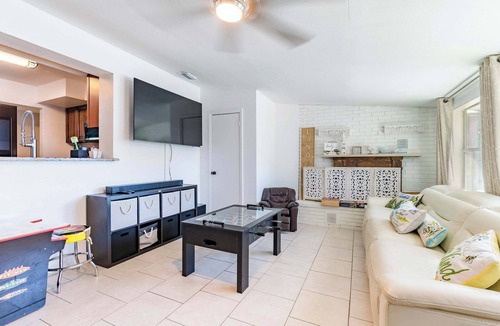 Pinellas Park House | Ultimate Family Retreat w/Pool, Theater & Games