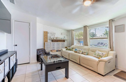 Pinellas Park House | Ultimate Family Retreat w/Pool, Theater & Games