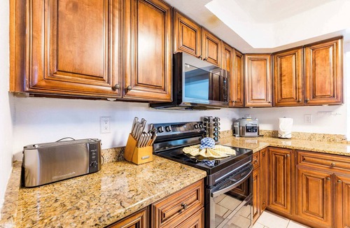 Pinellas Park House | Ultimate Family Retreat w/Pool, Theater & Games