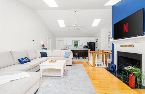 Wise House | Ultimate Lake House | Dock, Game Room, Sleeps 15