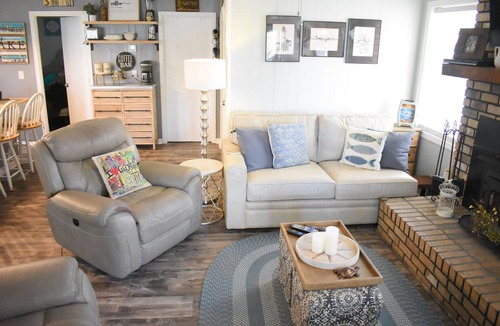 Martin House | Uncork, Unwind, Relax @ this family & pet friendly Lake home #2