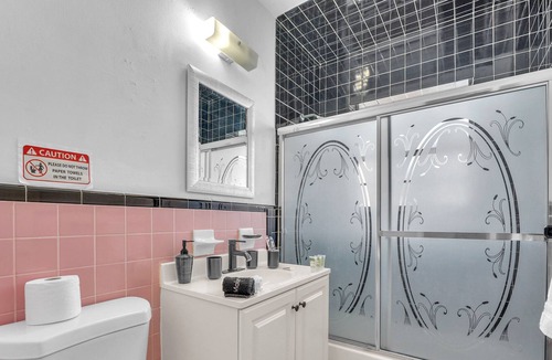 Bay Harbor Islands Apartment | Unique 2 units in 1, sleeps up to 10 people. Near beach.