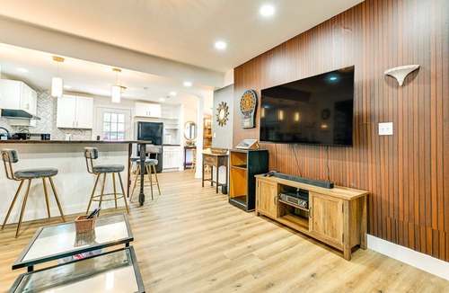 Cornelius House | Unique Bungalow Downtown Cornelius Cain Center, Lake Norman, Davidson Getaway