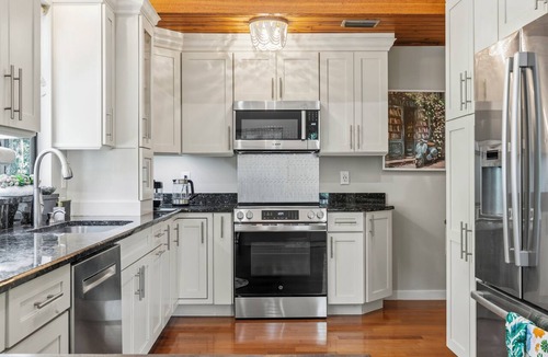 Geneva House | Unique Luxurious raised Cabin within 1hr to Disney and minutes from Lake Harney.