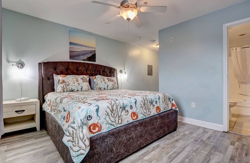 Surf City Hotel | Unit 005 at Tiffany's Motel
