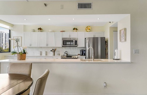 Aventura Condo | Unit for RENT in Miami, Aventura area. Six months MINIMUM.