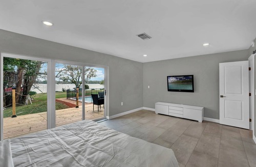 Florida Center House | Universal Studios LAKE HOUSE RETREAT with 5 bedrooms and a private pool.